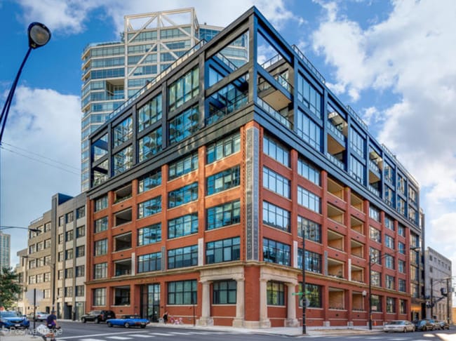 Photo - 668 N Kingsbury St Unidad 406