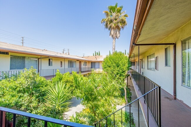 Parthenia Twin Apartments