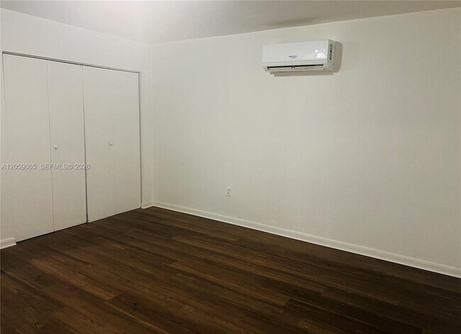 Photo - 529 SW 3rd St Unit 3
