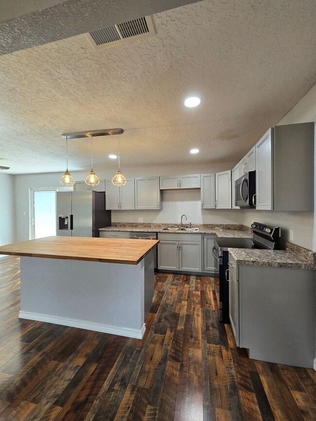 Photo - 309 W Plaza Dr