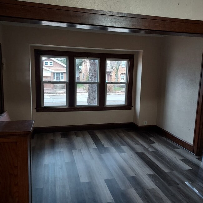 Photo - 2305 Broadway