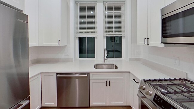 Building Photo - 51 Wood Ave Unit 1