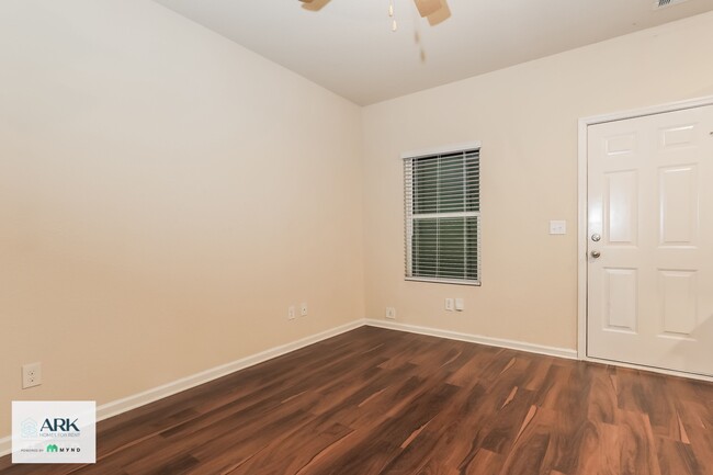 Photo - 308 Highwood Ln