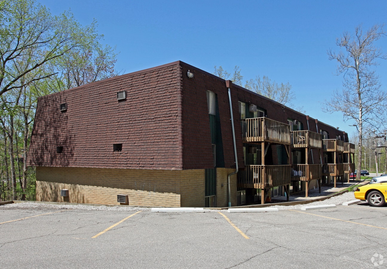 Pinecrest Apartments - Pinecrest Apartments