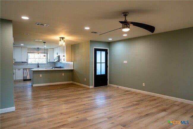 Building Photo - 9828 Briar Ridge Dr