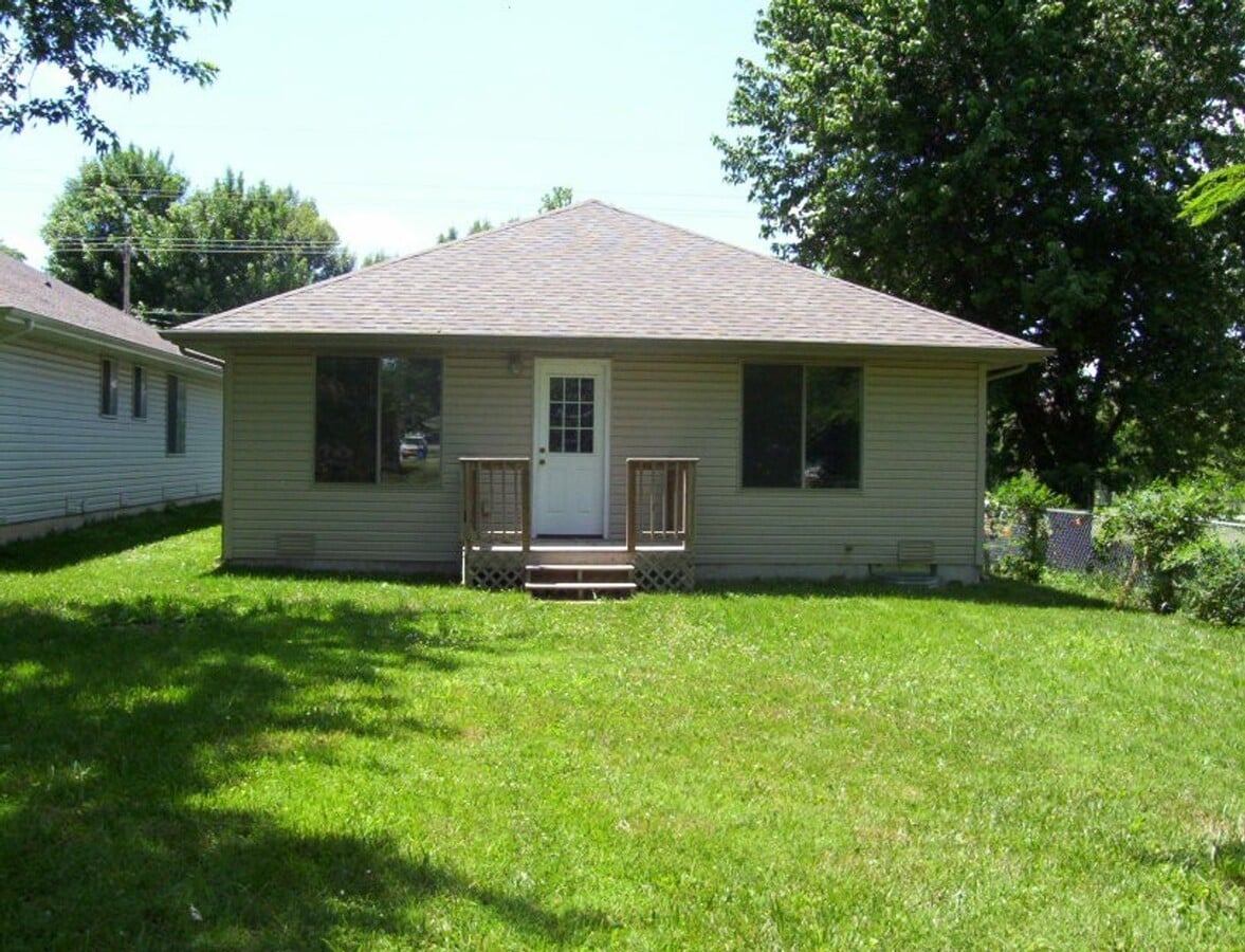 Photo - Three bedroom house in NW Springfield with...
