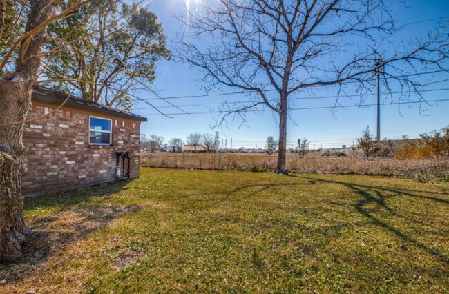 Photo - 2922 Michael St