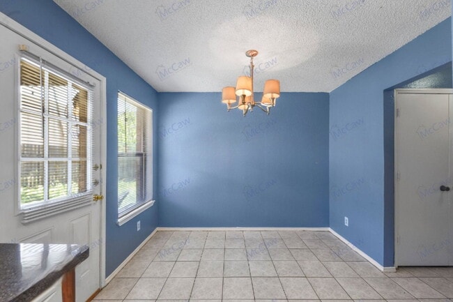 Photo - 800 Bluebonnet Dr