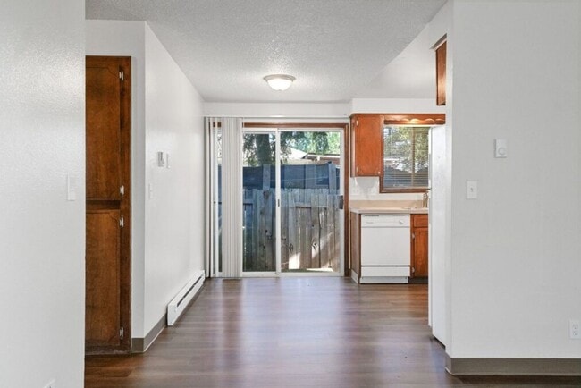 Photo - 080-Salem Heights