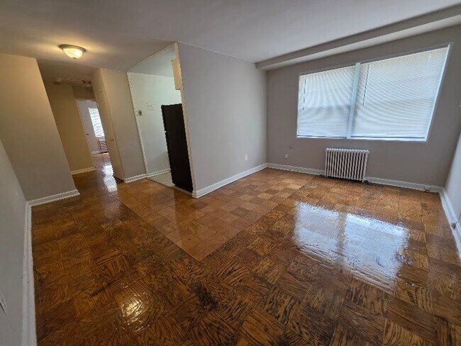 Building Photo - 136 Kenilworth Avenue Northeast Unit 1B