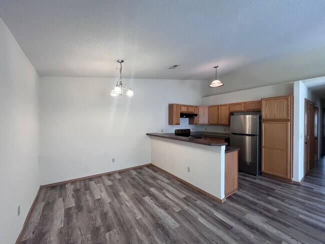 1309-1323 W Lotus