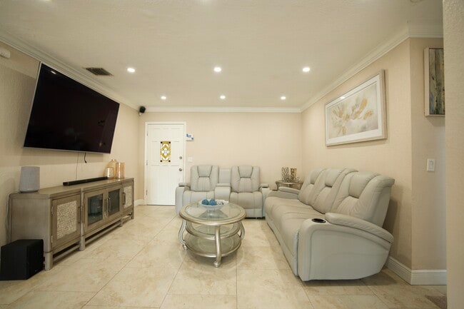 Photo - 2836 SW 4th Ct