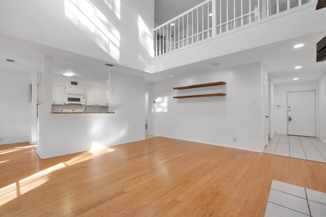 Photo - 7930 Roanoke Run Unidad 106