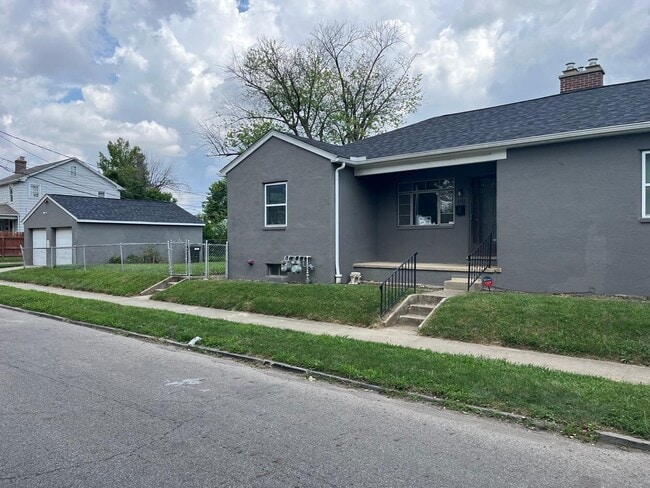 Building Photo - 652 Woodbury Ave Rental