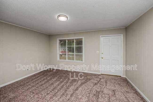 Photo - 137 Crest Cir