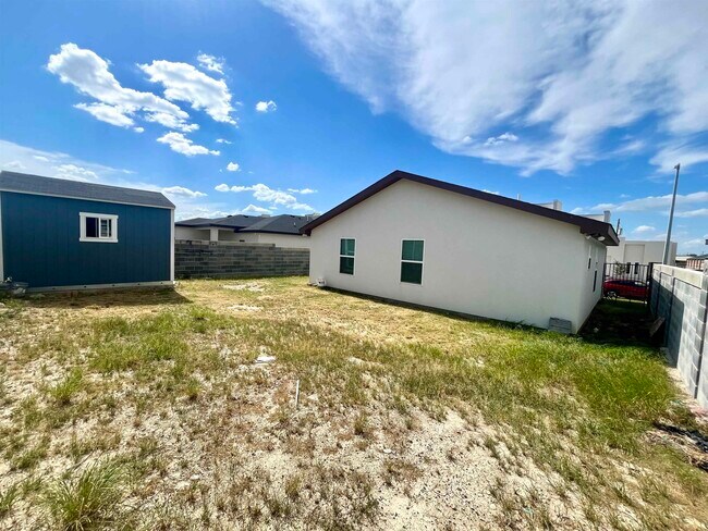 Photo - 6521 Adenia Loop
