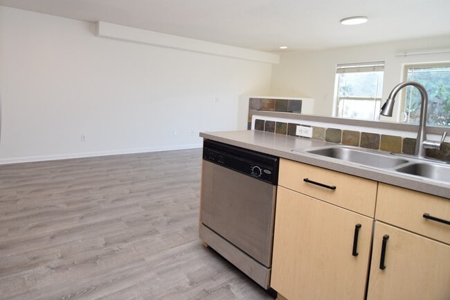 Photo - 207 SE Harlow Ave