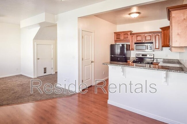 Photo - 537 W 1570 N