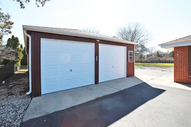 Photo - 409 Lexington Dr