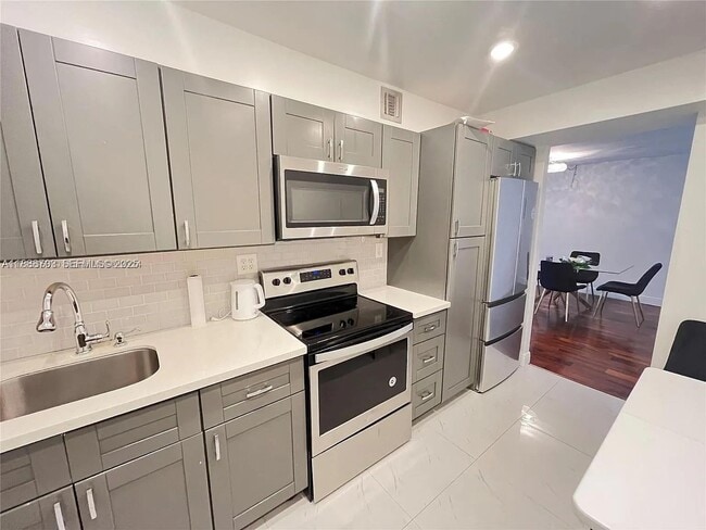 Photo - 1849 S Ocean Dr Unidad 409