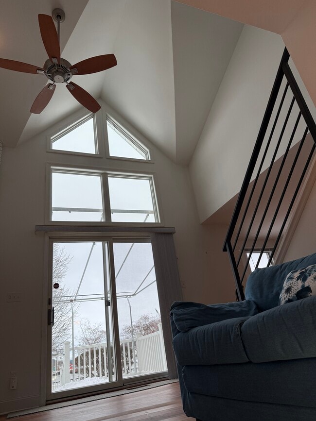 Photo - 140 Niagara Shore Dr