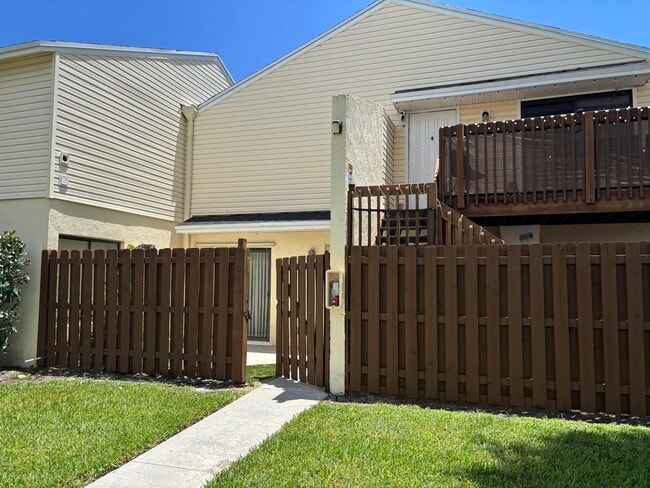 Building Photo - 641 Executive Center Dr Unit P106 Rental