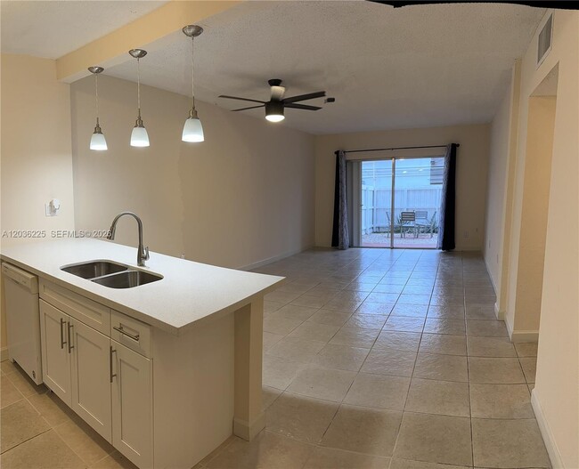 Photo - 10900 SW 104th St Unidad 118
