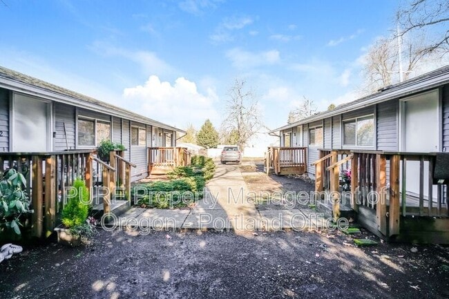 Photo - 2096 SE Pinelane St