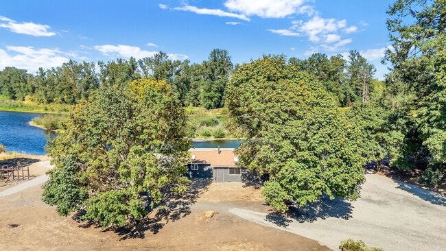 39601 Santiam Bluffs Rd NE
