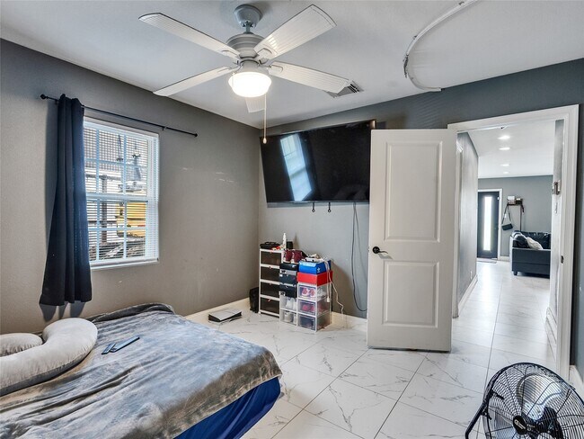 Building Photo - 1107 E 40th 1/2 St Rental
