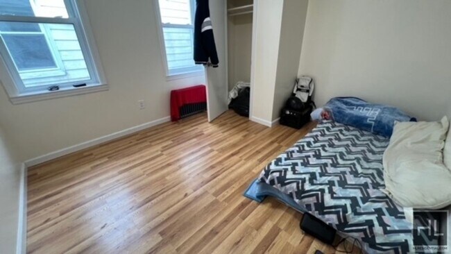 Photo - VERY LARGE AND NATURALLY BRIGHT ROOM FOR ... Unidad 2