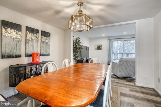 Photo - 28 Salthill Ct