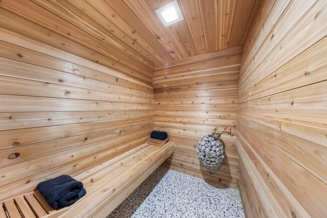 Building Photo - 14335 Hillshire Dr