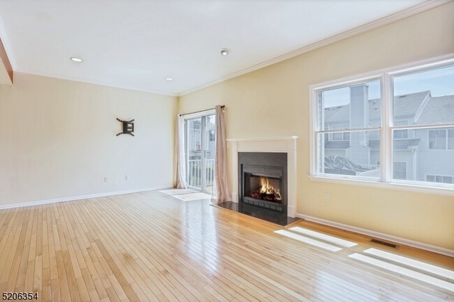 Photo - 33 Pinfold Ct Townhome