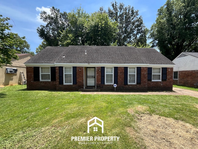 Building Photo - Charming 3BR/2BA Memphis Rental with Brick Fireplace & Private Yard