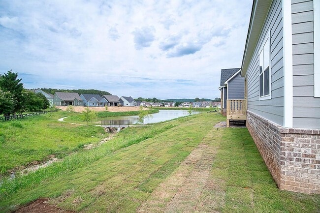 Photo - Beautiful 3 Bed, 2.5 Bath, 2 Car Garage - Community Pool & Walking Trail!