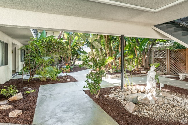 Tropical Courtyard Garden