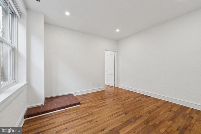 Photo - 334 Lombard St Unit 212