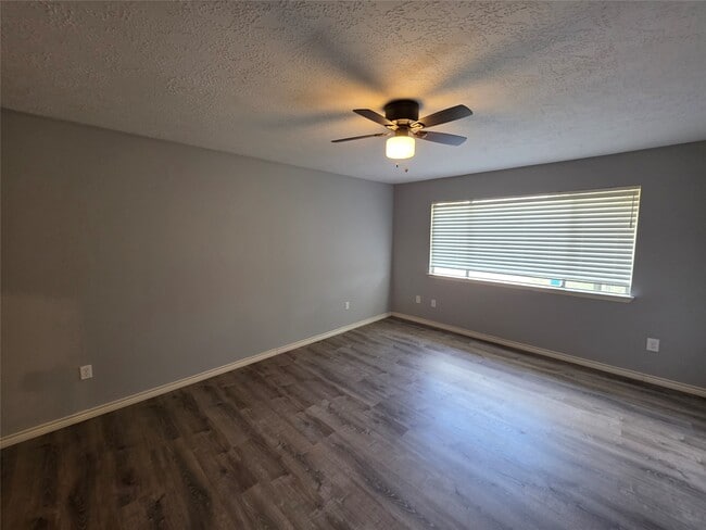 Photo - 8607 Knoll Forest Dr