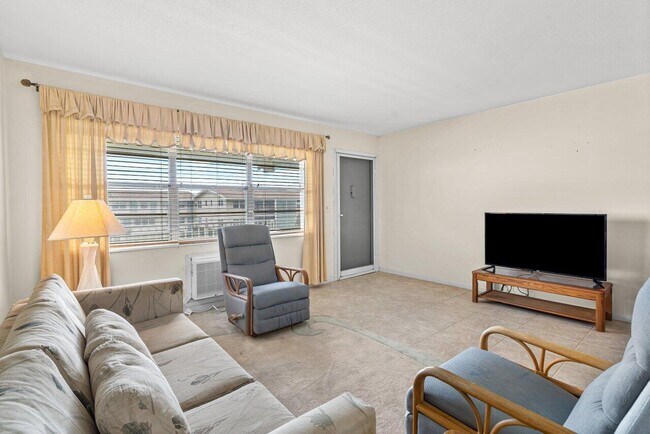 Photo - 560 Horizons W