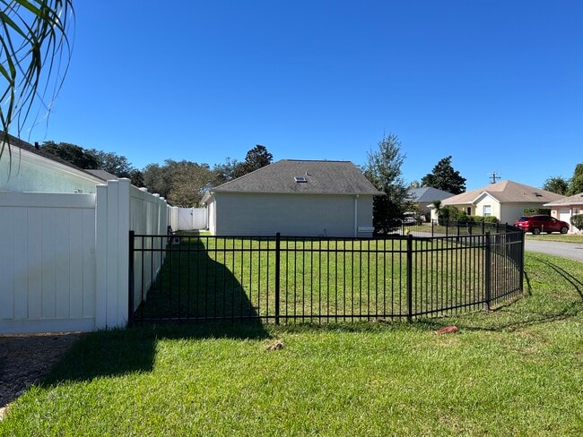 453 Island View Cir