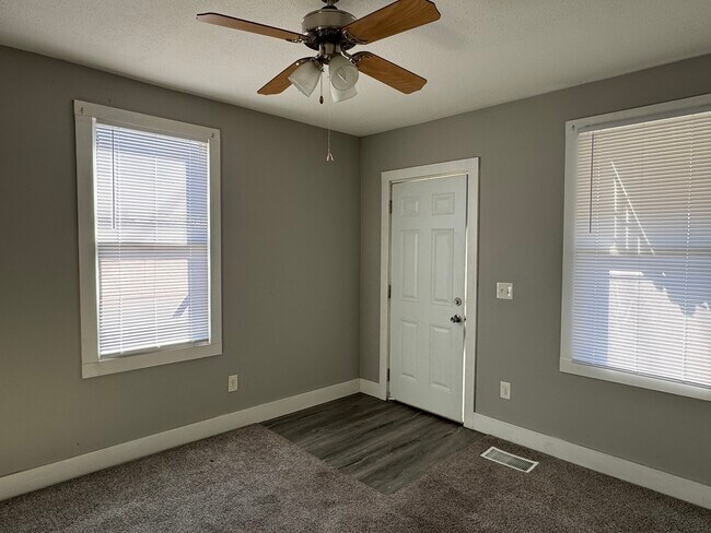 Photo - 1208 W 5th St