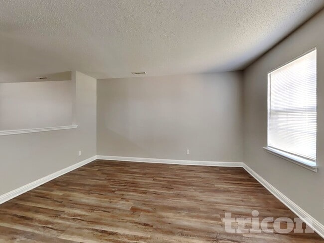 Photo - 1840 Blackmore Dr
