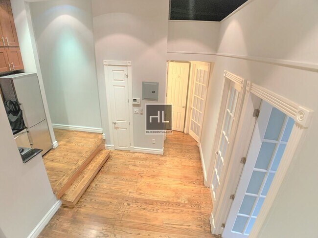 Photo - West 14th Street Unidad 2F