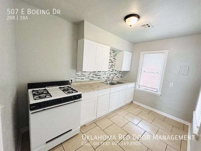 Photo - 507 E Boeing Dr