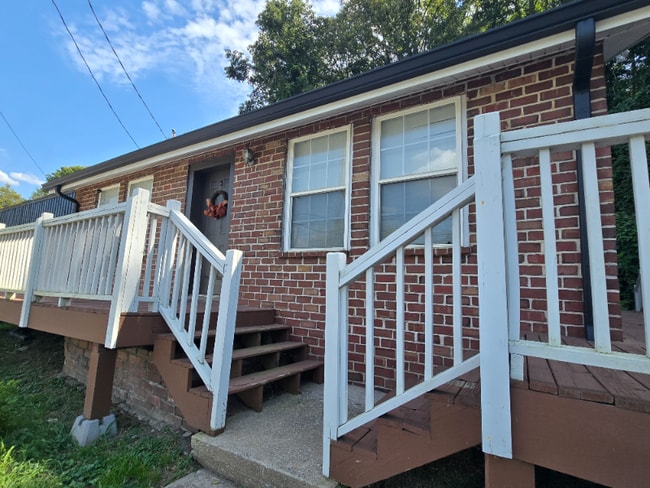 Building Photo - 425 E Elm St Rental
