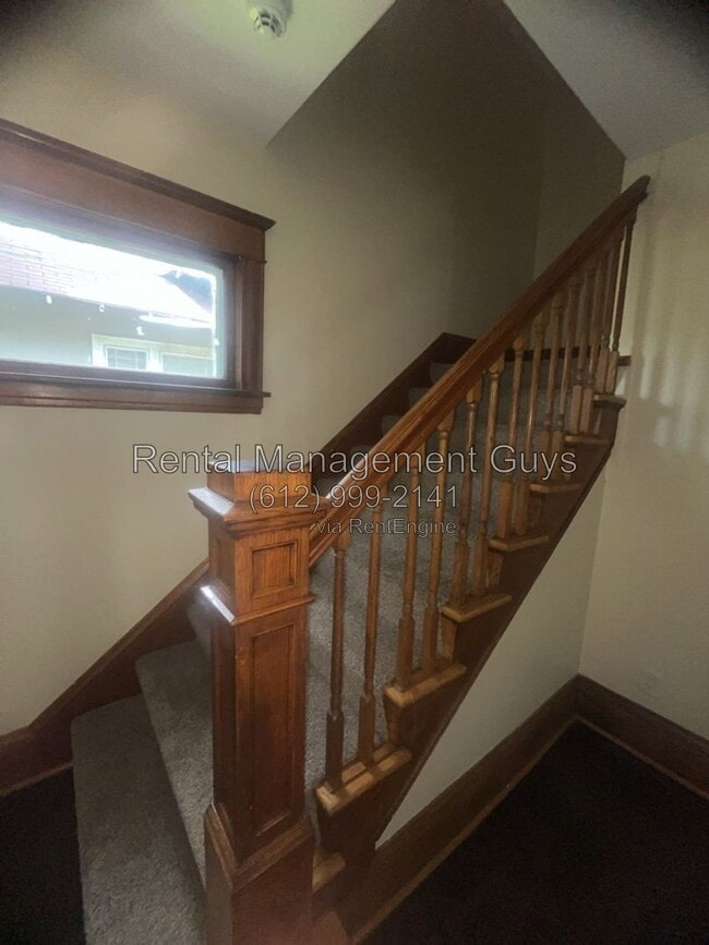 Photo - 1914 Russell Ave N