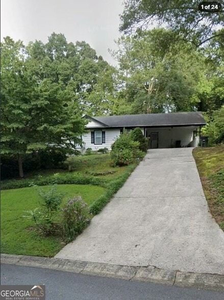 2382 Dayron Cir NE