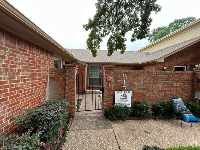 Building Photo - Arlington Texas Condos For rent
