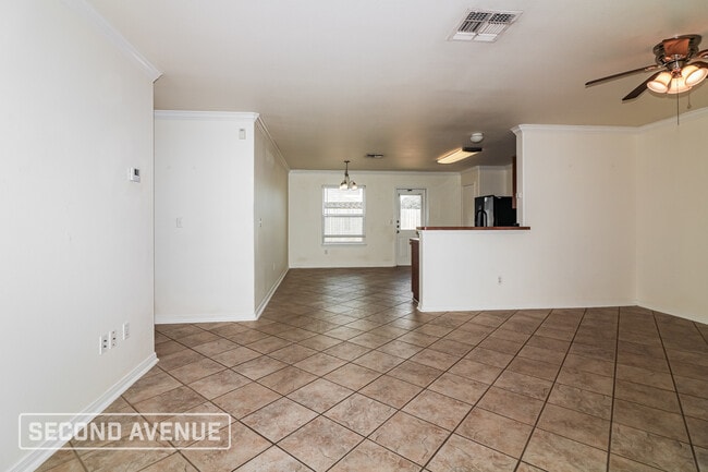 Photo - 6021 Determine Ln